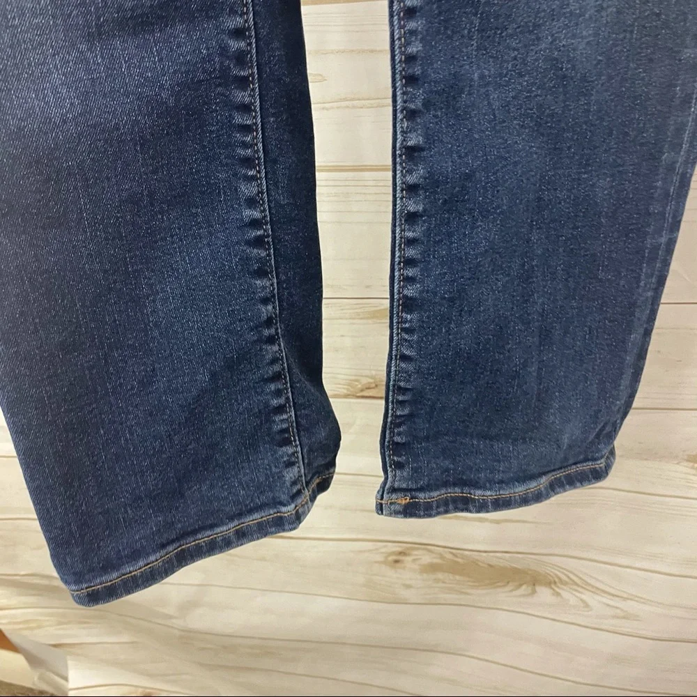 Old Navy Built in Flex Straight leg jeans